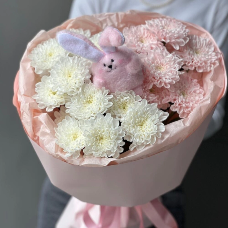 Хризантемы кустовые с зайкой 