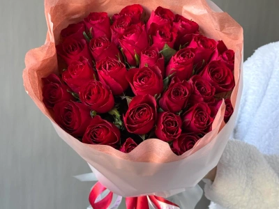 Красные кенийские розы 31шт 