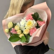 Пышный букет розы, хризантема, гвоздика 1