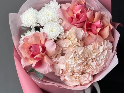 Букет французские розы, гортензия, хризантема