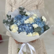 Букет: Голубые гортензии и белые розы💙 Ванильное облачко 1