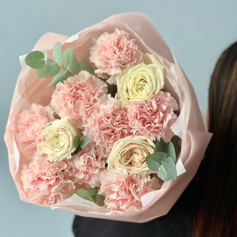 Розы и диантусы розовые