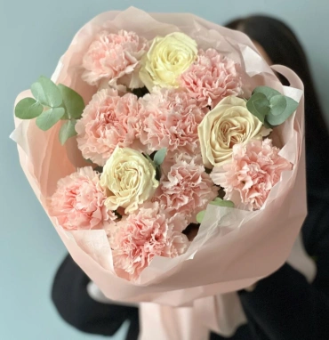 Розы и диантусы розовые