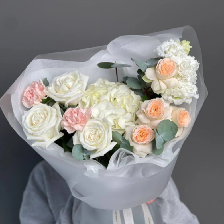 Нежный букет с гортензией