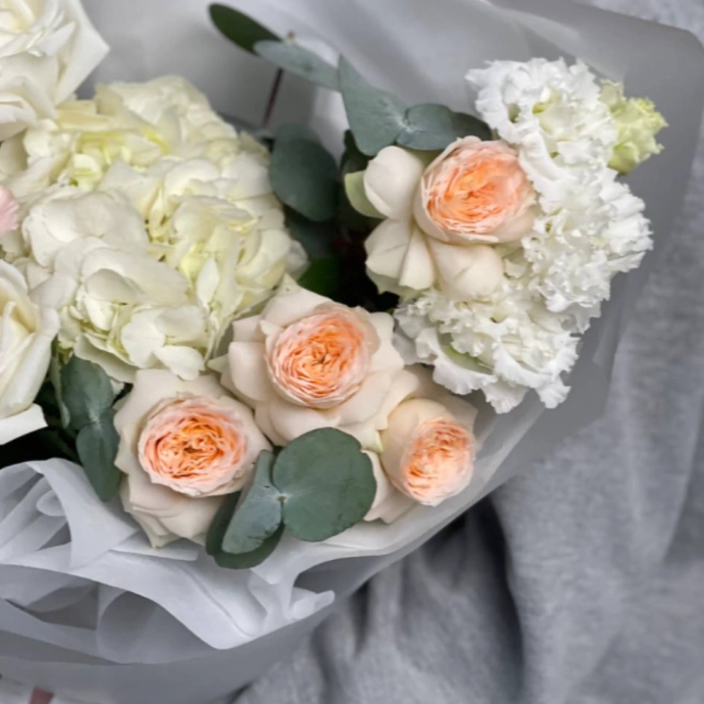 Нежный букет с гортензией