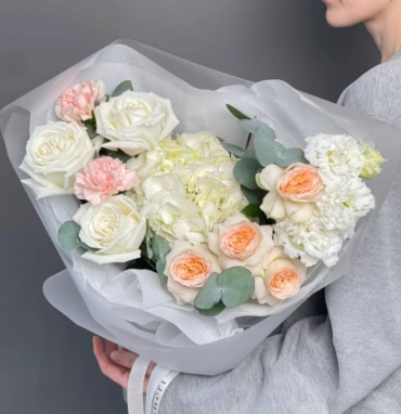 Нежный букет с гортензией