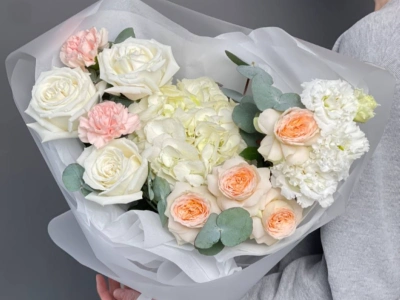 Нежный букет с гортензией