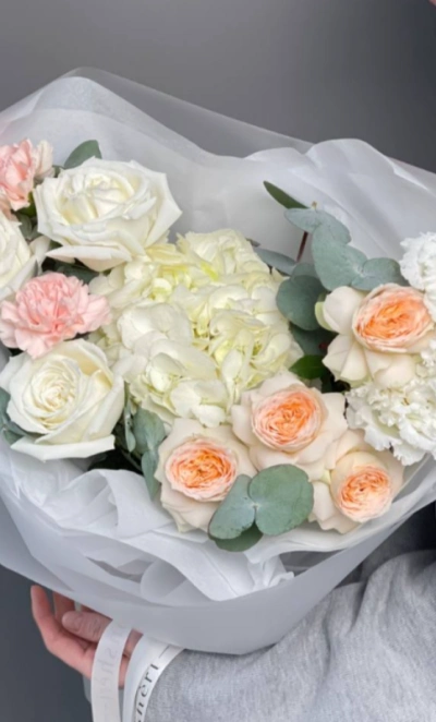 Нежный букет с гортензией