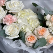 Нежный букет с гортензией 3