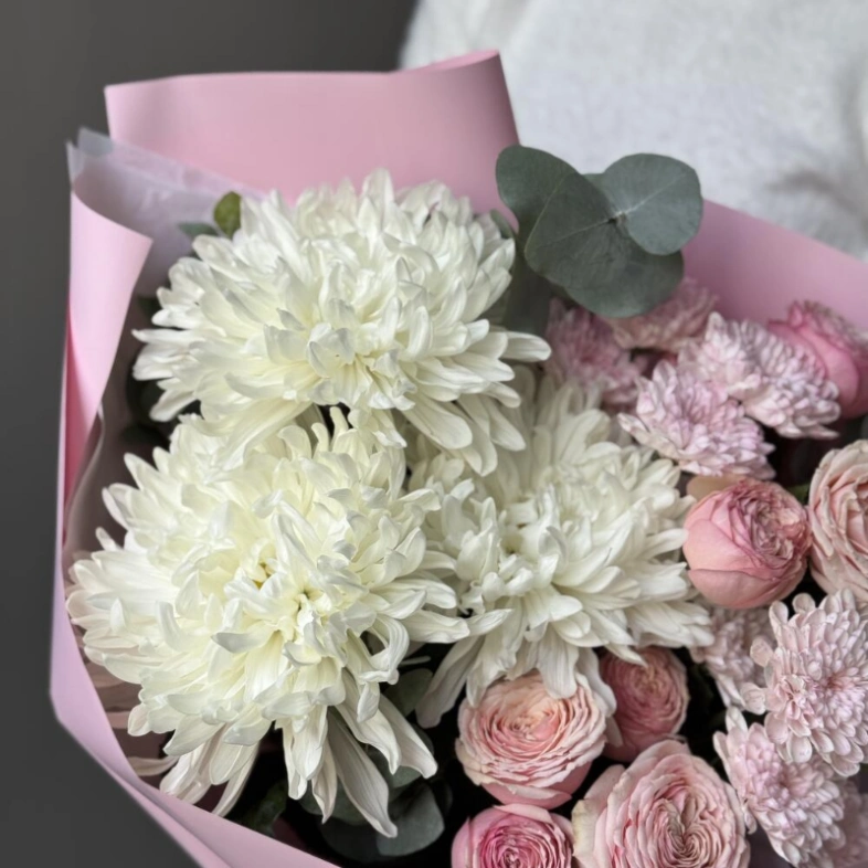 Хризантемы и кустовые пионовидные розы