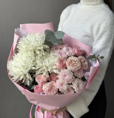 Хризантемы и кустовые пионовидные розы