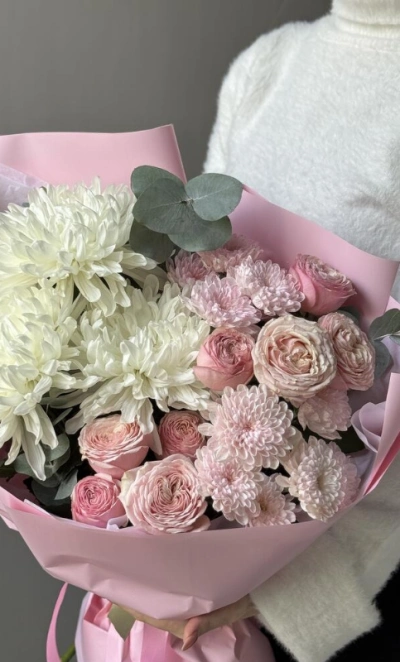 Хризантемы и кустовые пионовидные розы