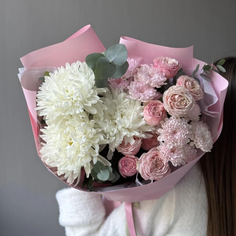 Хризантемы и кустовые пионовидные розы