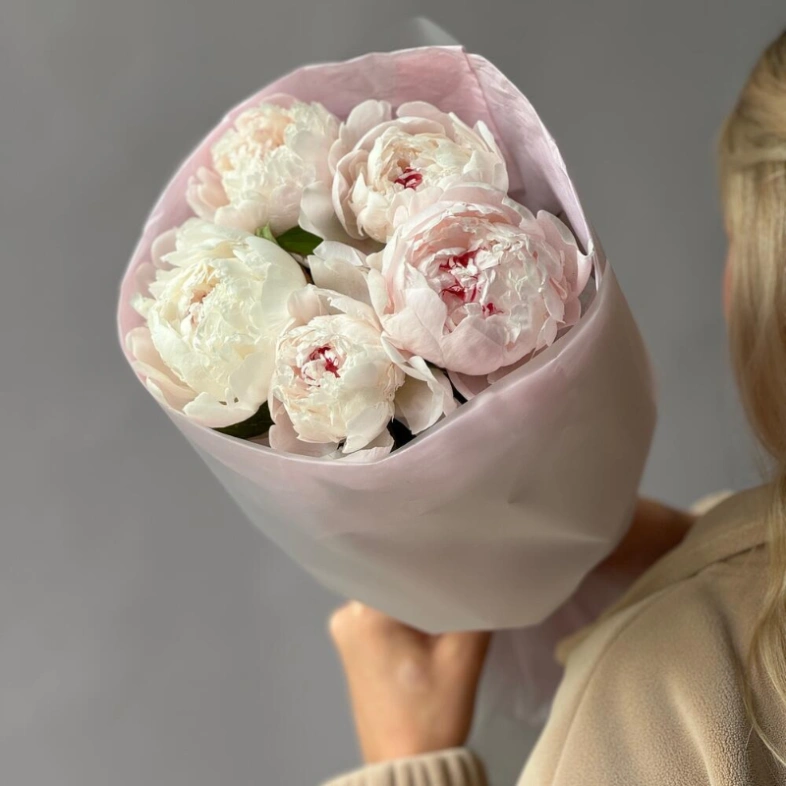 Белые пионы 5