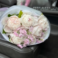 Белые пионы и маттиола 3