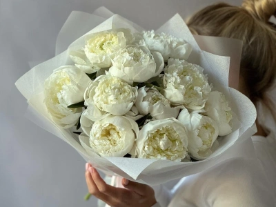 Монобукет Белые Пионы