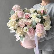 Нежная коробка с пионами 1