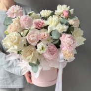 Нежная коробка с пионами 0