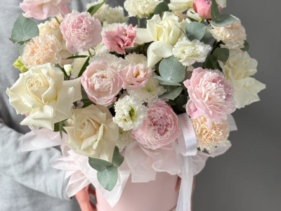 Нежная коробка с пионами