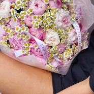 Букет «BARBIE SIZE» / 25 пион Сара Бернар-ромашка 3