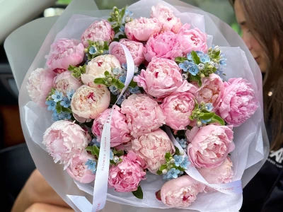 WOW букет из пионов Сара Бернар и незабудок