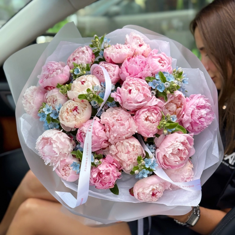 WOW букет из пионов Сара Бернар и незабудок