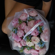 WOW букет из пионов Сара Бернар и незабудок 3