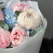 Букет с пионами и гортензией 4