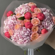 Букет «Coral Charm» | пион-кустовая роза Джульетта - гортензия 3