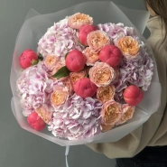 Букет «Coral Charm» | пион-кустовая роза Джульетта - гортензия 2