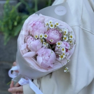 Пионы Сара Бернар и ромашка танацетум 1