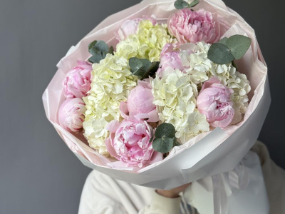 Букет «Лавандовый раф» | пион 8 Сара Бернар - гортензия - эвкалипт