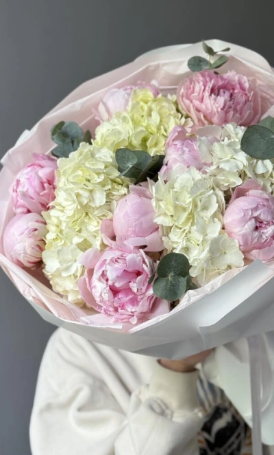 Букет «Лавандовый раф» | пион 8 Сара Бернар - гортензия - эвкалипт