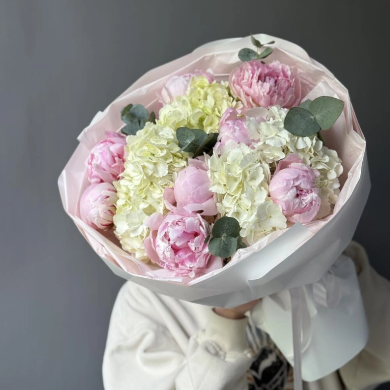 Букет «Лавандовый раф» | пион 8 Сара Бернар - гортензия - эвкалипт