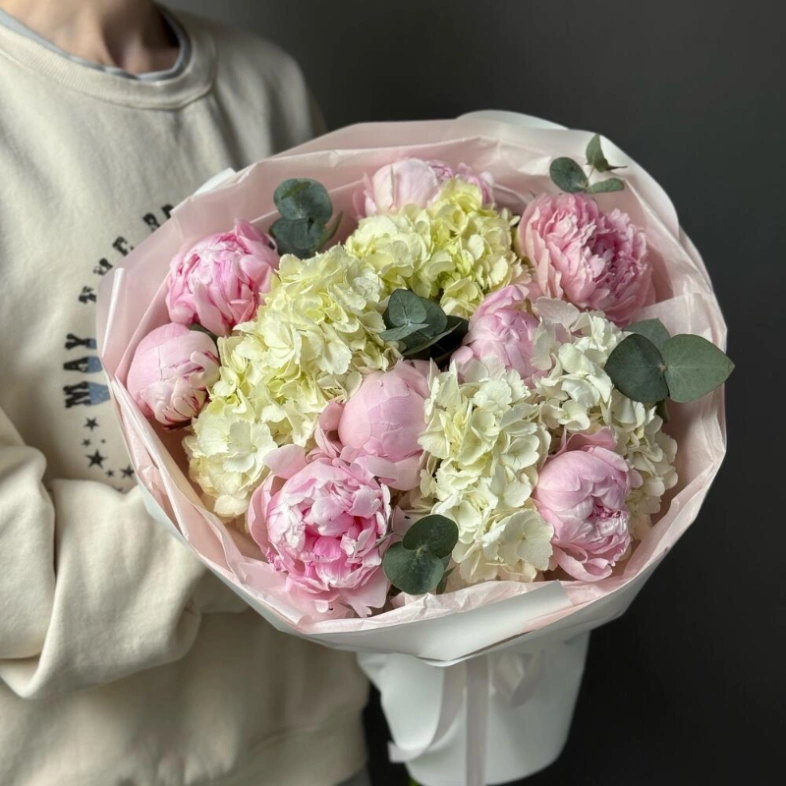 Букет «Лавандовый раф» | пион 8 Сара Бернар - гортензия - эвкалипт