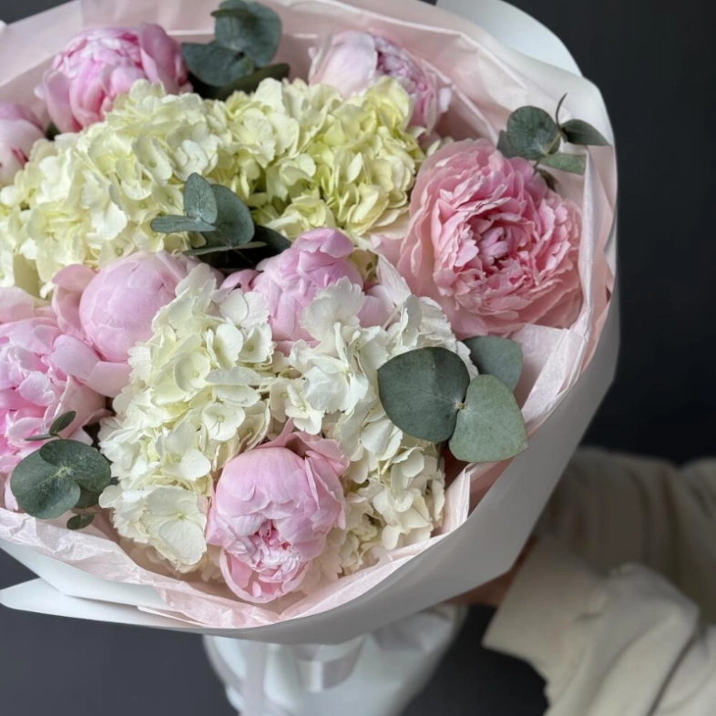 Букет «Лавандовый раф» | пион 8 Сара Бернар - гортензия - эвкалипт