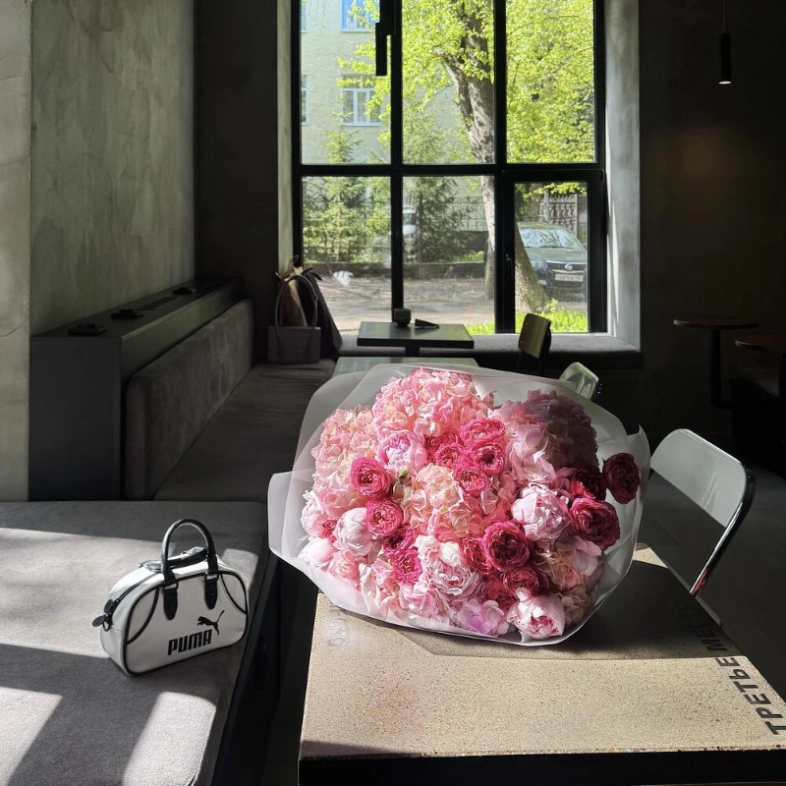 Гортензия, пионы, кустовые розы