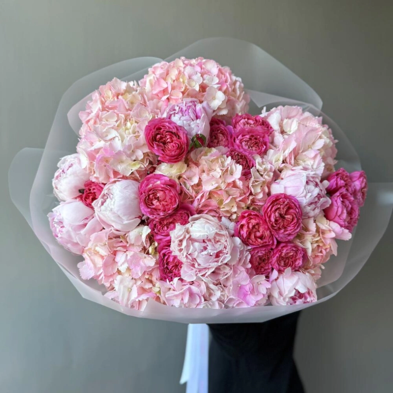 Гортензия, пионы, кустовые розы