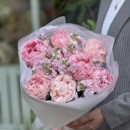 Букет «Пионолла 3.0» | пион Сара Бернар - маттиола (ароматный сезонный букет) 1