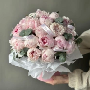 Цветы в коробке Пионы и эвкалипт 0