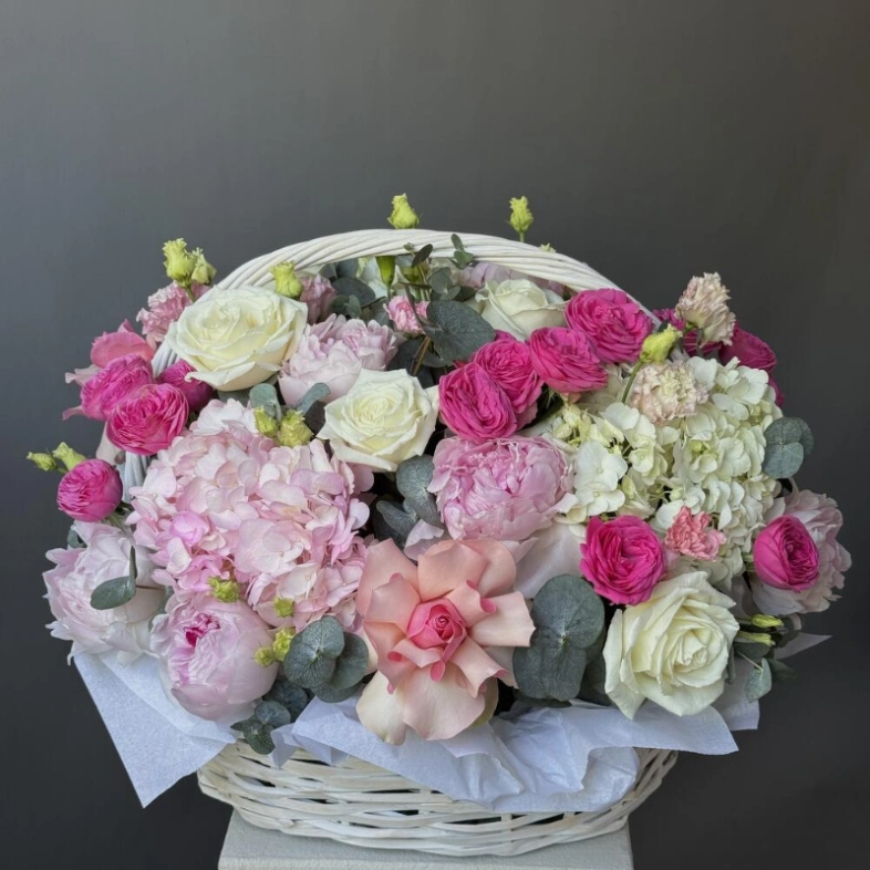 Корзина с цветами Яркая любовь