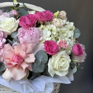 Корзина с цветами Яркая любовь 4