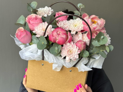 Сумочка «Пиономания» | пион Корал Шарм - эвкалипт - Роза Кения розовая