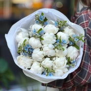 Букет «Пиокси 2.0» | белые пионы 17 - незабудки 0