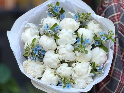 Букет «Пиокси 2.0» | белые пионы 17 - незабудки
