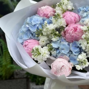 Пионы, гортензия и маттиола «Моя Вселенная» 3