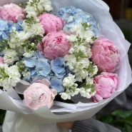 Пионы, гортензия и маттиола «Моя Вселенная» 4