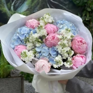 Пионы, гортензия и маттиола «Моя Вселенная» 2