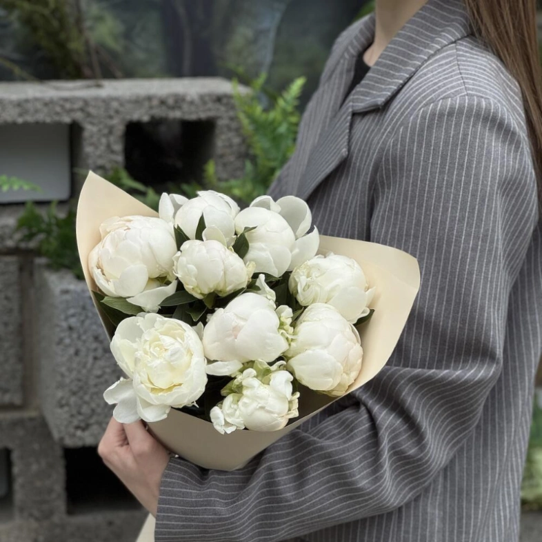 Белоснежные пионы 9