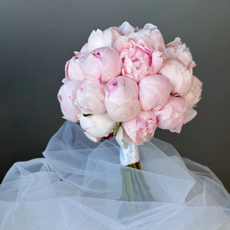 Свадебный букет из пионов